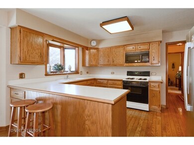 2247 Lotus Ct, Naperville, IL 60565 - photo 2