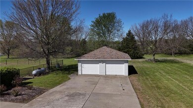 12603 E Oliver Pass, Nevada, MO 64772 - photo 3