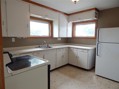 15 Winter St, Millinocket, ME 04462 - photo 2