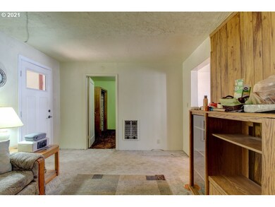 307 W 8th St, the Dalles, OR 97058 - photo 4