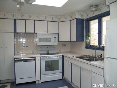 Kitchen. Fully Applianced Kitchen with Built in Mi