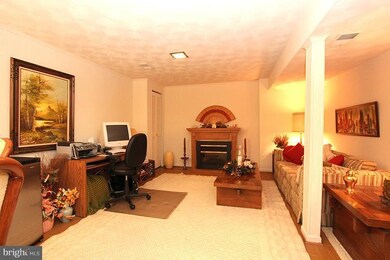 17843 Lochness Cir, Olney, MD 20832 - photo 3