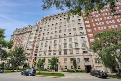 229 E Lake Shore Dr unit 10E, Chicago, IL 60611 - photo 2