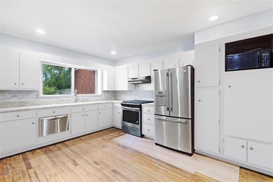 215 Shippen St unit 1, Weehawken, NJ 07086 - photo 3