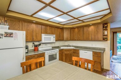 2506 W 56th St, Davenport, IA 52806 - photo 7