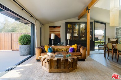 Commercial Space/Living Room