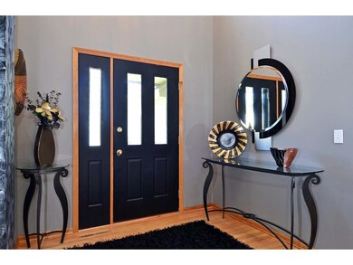 Welcoming 2 story foyer