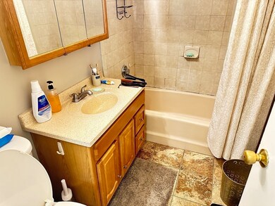 118 Oak Ln unit 10, Brockton, MA 02301 - photo 5