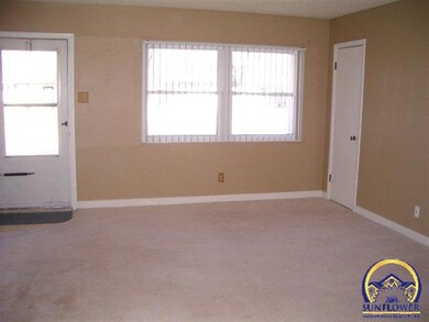 1325 SW Croix St, Topeka, KS 66611 - photo 2