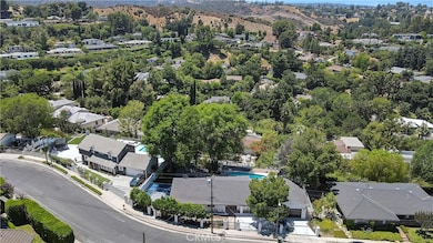 17072 Oak View Dr, Encino, CA 91436 - photo 5