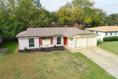 905 Jerry Ln, Bedford, TX 76022 - photo 4