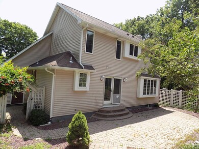 197 Hawthorne Dr, Milford, PA 18337 - photo 2