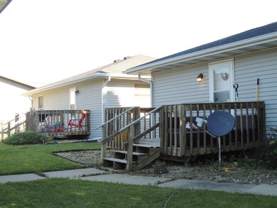 311 E 2nd St, Oglesby, IL 61348 - photo 4