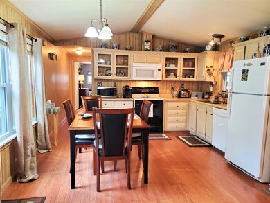 89 Zachary Dr, Hooksett, NH 03106 - photo 2