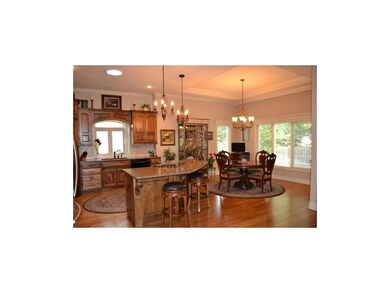 Magnificent kitchen, from oversized crown to hard 