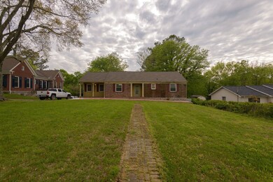 906 S Brittain St, Shelbyville, TN 37160 - photo 3
