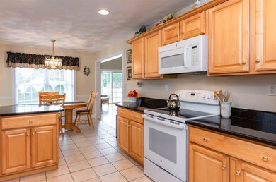 49 Sawgrass Cir, Londonderry, NH 03053 - photo 4