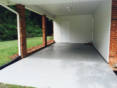 427 Hawthorne Dr, Asheboro, NC 27205 - photo 3