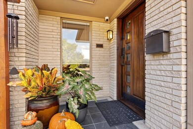 6911 Galemeadow Cir, Dallas, TX 75214 - photo 2