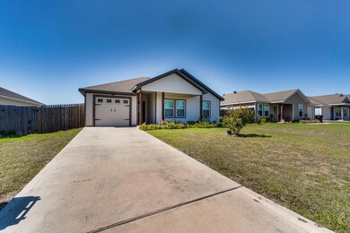 319 Blakney St, Cleburne, TX 76031 - photo 6