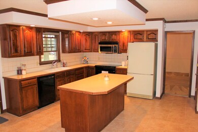 5566 N Cypress St, Newburgh, IN 47630 - photo 3