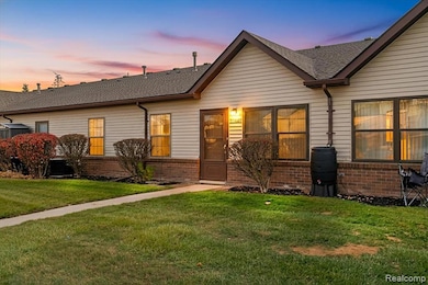 23650 Cottrell St unit 18, Clinton Township, MI 48035 - photo 2