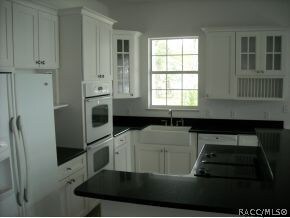 beautiful Kitchen w/granite