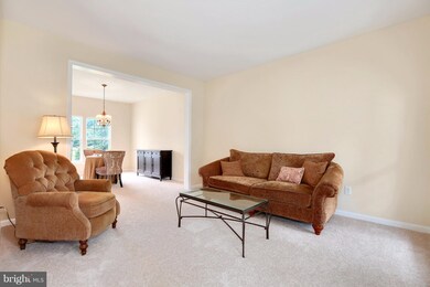 11233 Chaucers Ridge Ct, Laurel, MD 20723 - photo 5