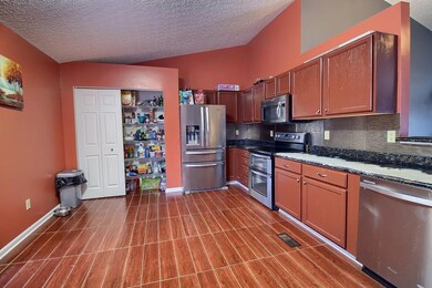 1246 Onslow Dr, Columbus, OH 43204 - photo 3