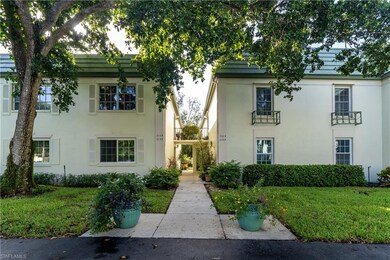 Gorgeous remodeled first floor condo in Naples Bat