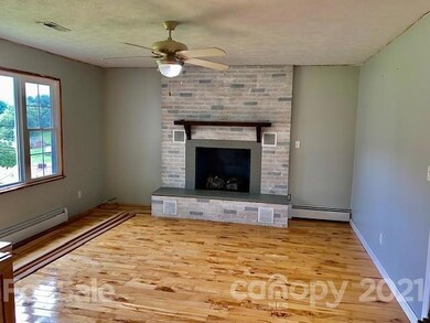 12 Esek Dr, Leicester, NC 28748 - photo 2