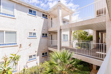 1845WCanyonViewDr-01