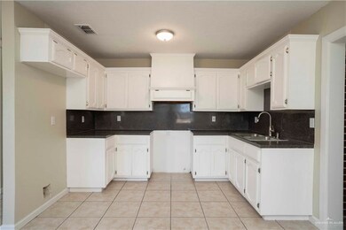 1814 Laurel Ct, Donna, TX 78537 - photo 6