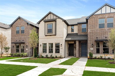 View of front facade with a front yard