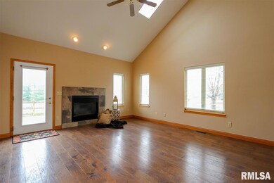 5500 N Pepperwood Ct, Peoria, IL 61615 - photo 6