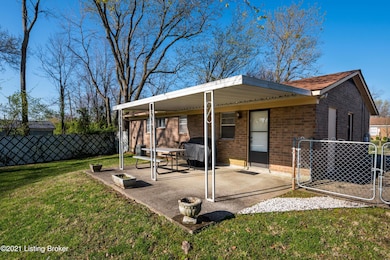 8017 Grenelle Dr, Louisville, KY 40228 - photo 5