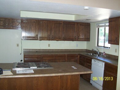 2579 Velia St, Redding, CA 96002 - photo 6