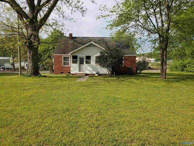 423 W Laurel St, Scottsboro, AL 35768 - photo 3