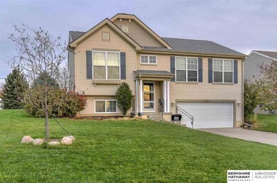 2301 Lakewood Dr, Papillion, NE 68046 - photo 2