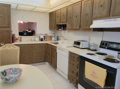 Kitchen with passthru to dining room