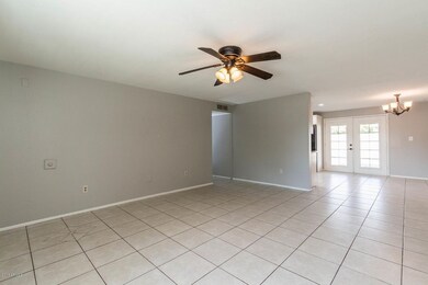 Family Room (2)