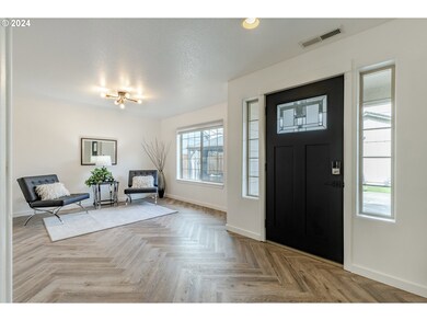 Living Room/Entrance