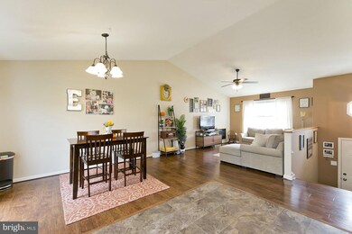 225 Aden Dr, Strasburg, VA 22657 - photo 3