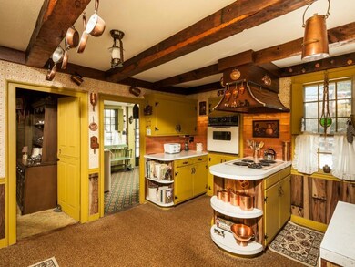 Kitchen (dining room through door to...