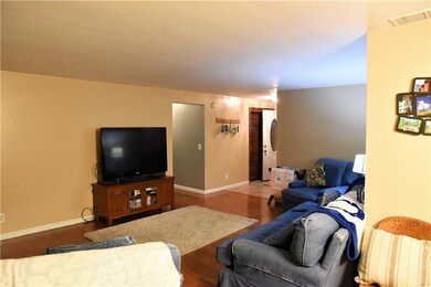 4545 Chapel Dr, Columbus, IN 47203 - photo 3