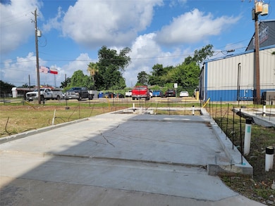 304 W St E, Houston, TX 77076 - photo 2