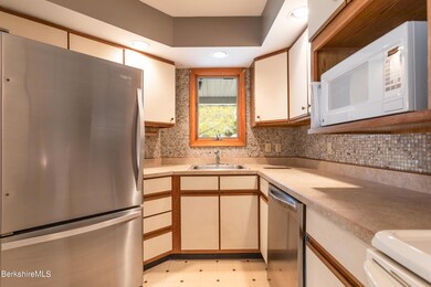 24 Walden Ln, Pittsfield, MA 01201 - photo 7