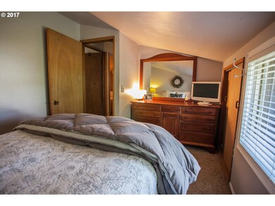 Bedroom, Primary