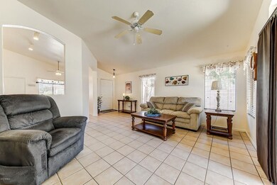 105-LivingRoom_2