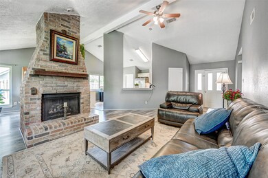 1409 Kent Way, Friendswood, TX 77546 - photo 6